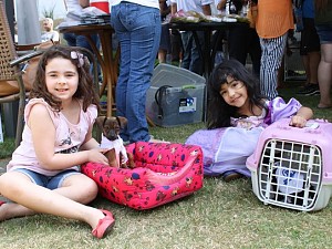 Crianças e adultos adotaram novos amigos na Feira de Adoção de Animais