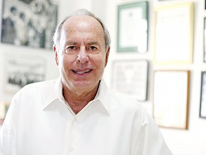 Ex-executivo do McDonald's, Tom Feltenstein ministra palestra em Campo Grande