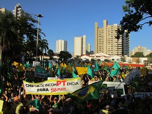 Manifestao contra Dilma deste domingo foi considerada ordeira e familiar em CG