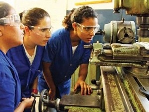 Mulheres representam mais de 50% da mão de obra no setor de serviços em MS